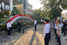 Peringati HUT RI ke-79, Hotel Santika Pekalongan Gelar Upacara Bendera