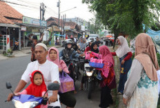 Ratusan Takjil Dibagikan oleh Warga Belajar SKB 