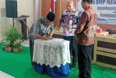 Hadiri Sertijab Kepala SMPN 1 Brangsong, Kepala Disdikbud Kendal Minta Warga Sekolah Perkuat Komunikasi