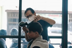 Kisah Unik Totok Mantan Pekerja Kantoran yang Buka Bisnis Potong Rambut ala Barbershop