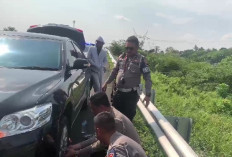 Bantu Pemudik Pecah Ban di Tol