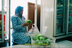 Tak Ingin Repotkan Suami, Ibu Dinar Akhirnya Memulai Bisnis Jualan Buah-buahan Segar untuk Bisa Kuliah Lagi