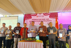 Rayakan HUT ke-6, Bawaslu Batang Launching Buku 