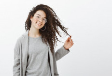 5 Tips Perawatan Rambut Keriting Agar Tidak Mudah Kusut