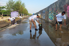 Kojasebo Bersihkan Sampah Berserakan di Pesisir Pantai Kota Pekalongan