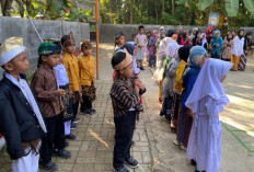 Berjalan Hidmat! MI Al Huda Bojong Rayakan HUT RI Ke-79 dengan Aneka Budaya 