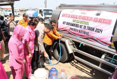 Berkah di Momen HUT Bhayangkara ke-78, Warga Karangsari Kendal Terima Bantuan Air Bersih dan Sembako